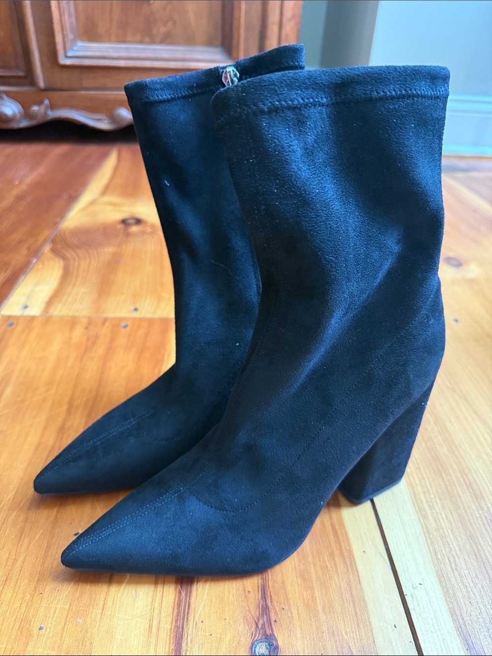 Marc Fisher Black Suede Pointed Toe Block Heel Ankle Boots - Picture 3 of 4